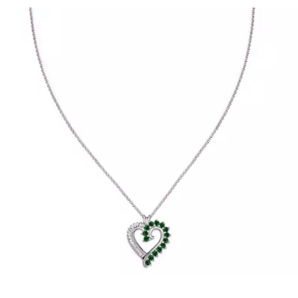 *** NEW *** Heart Pendant Necklace - Picture 5 of 5